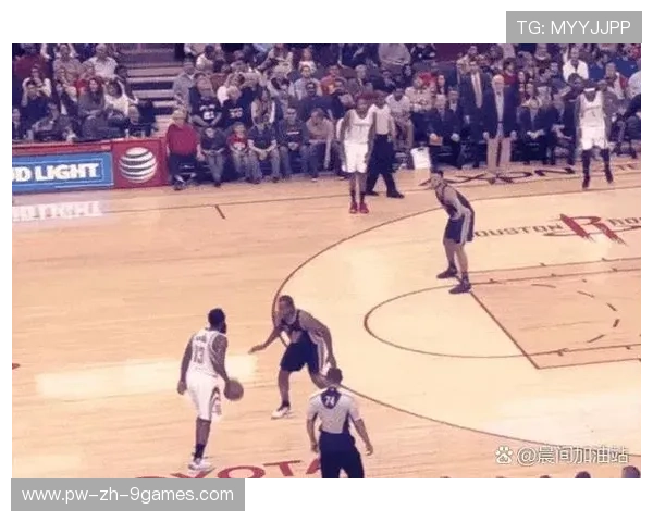 哈登关键突破,快船战术变化多端