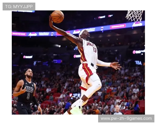 巴特勒防守抢断后快攻上篮得手，热火士气高涨